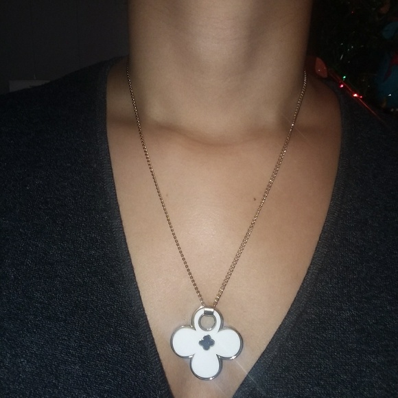 Sold Cross necklace in white - Picture 1 of 2